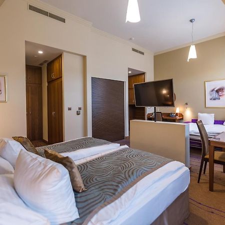 Merchants Crown Suites And Spa Praga Zewnętrze zdjęcie Suite