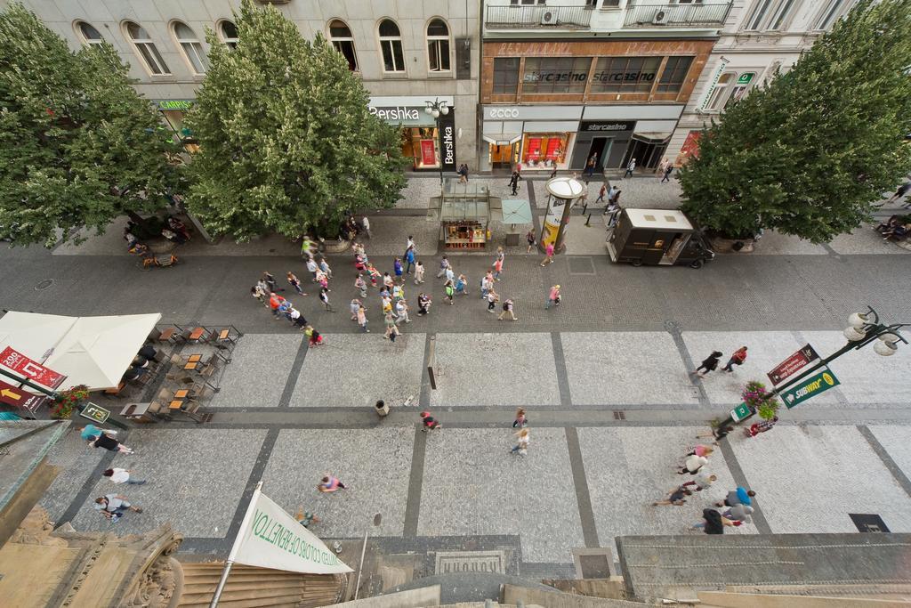 Merchants Crown Suites And Spa Praga Zewnętrze zdjęcie The square in 2011