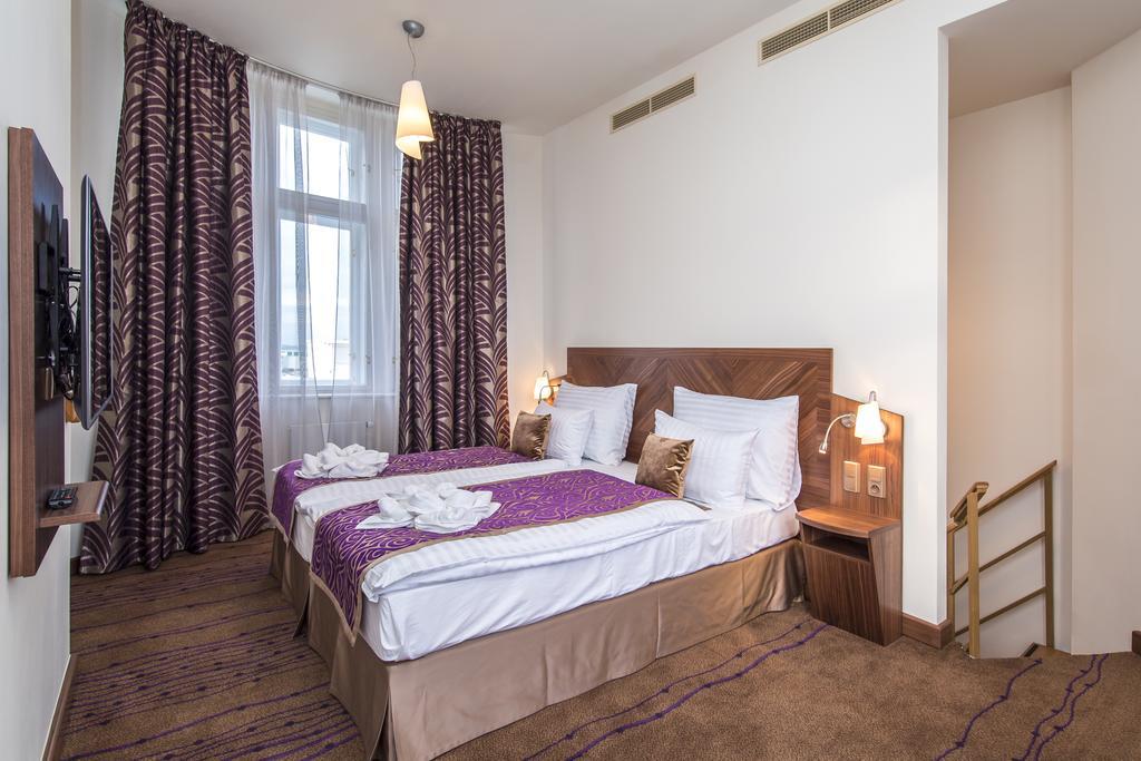 Merchants Crown Suites And Spa Praga Zewnętrze zdjęcie A room at the hotel