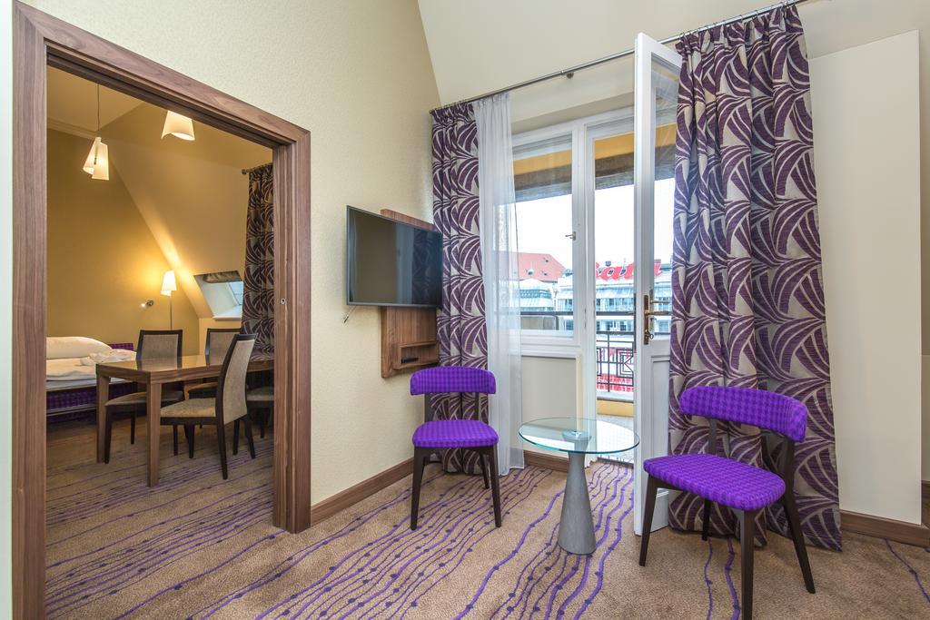 Merchants Crown Suites And Spa Praga Zewnętrze zdjęcie Suite
