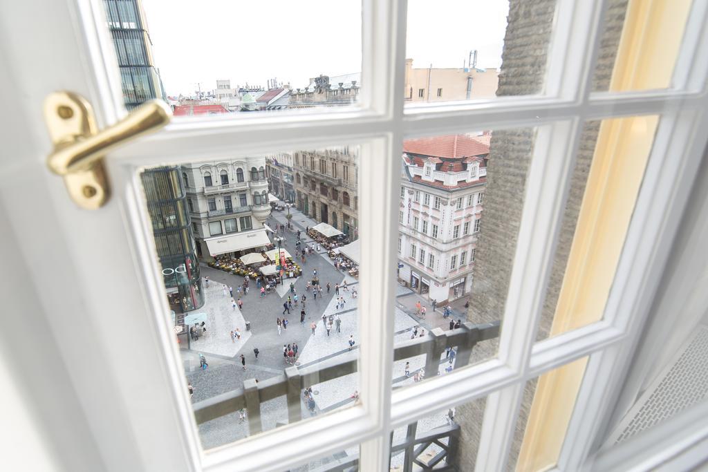 Merchants Crown Suites And Spa Praga Zewnętrze zdjęcie View from the window of a room at the hotel
