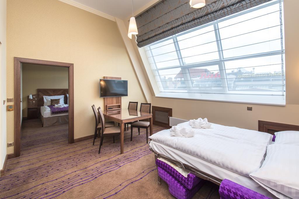 Merchants Crown Suites And Spa Praga Zewnętrze zdjęcie A Premier Inn room