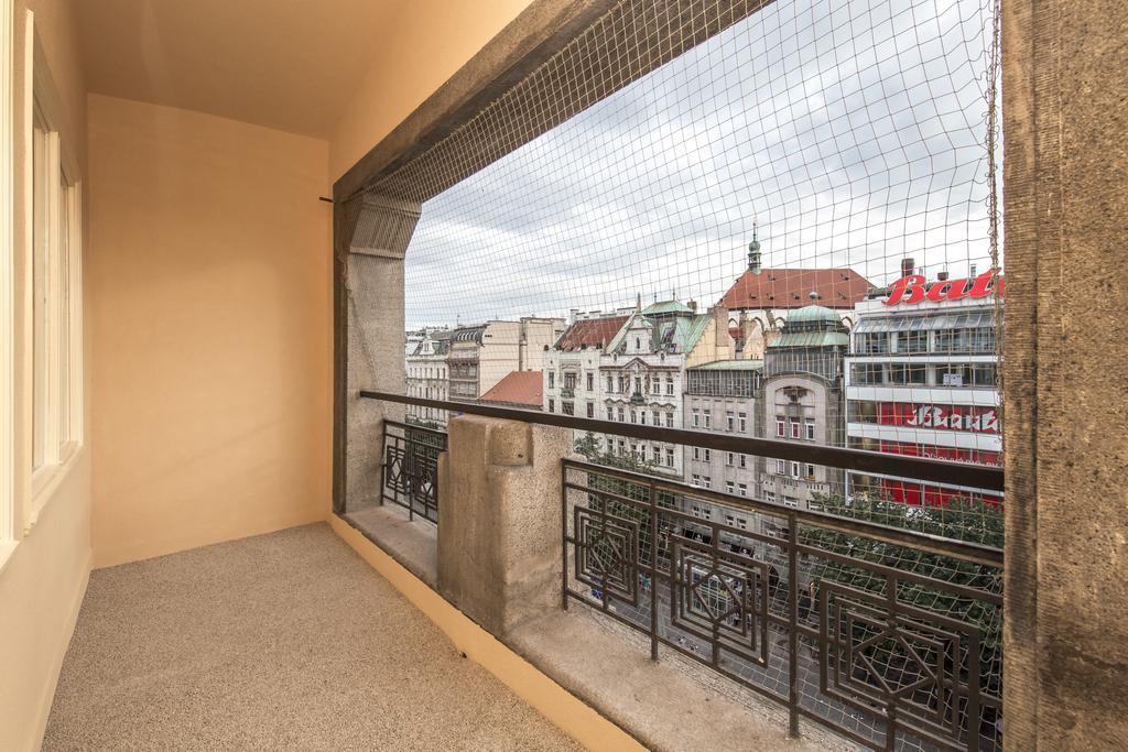 Merchants Crown Suites And Spa Praga Zewnętrze zdjęcie A balcony in Vienna