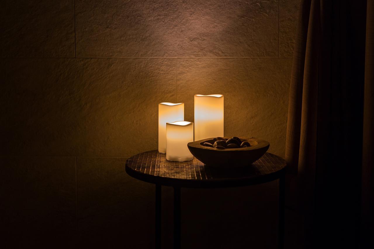 Merchants Crown Suites And Spa Praga Zewnętrze zdjęcie Candles