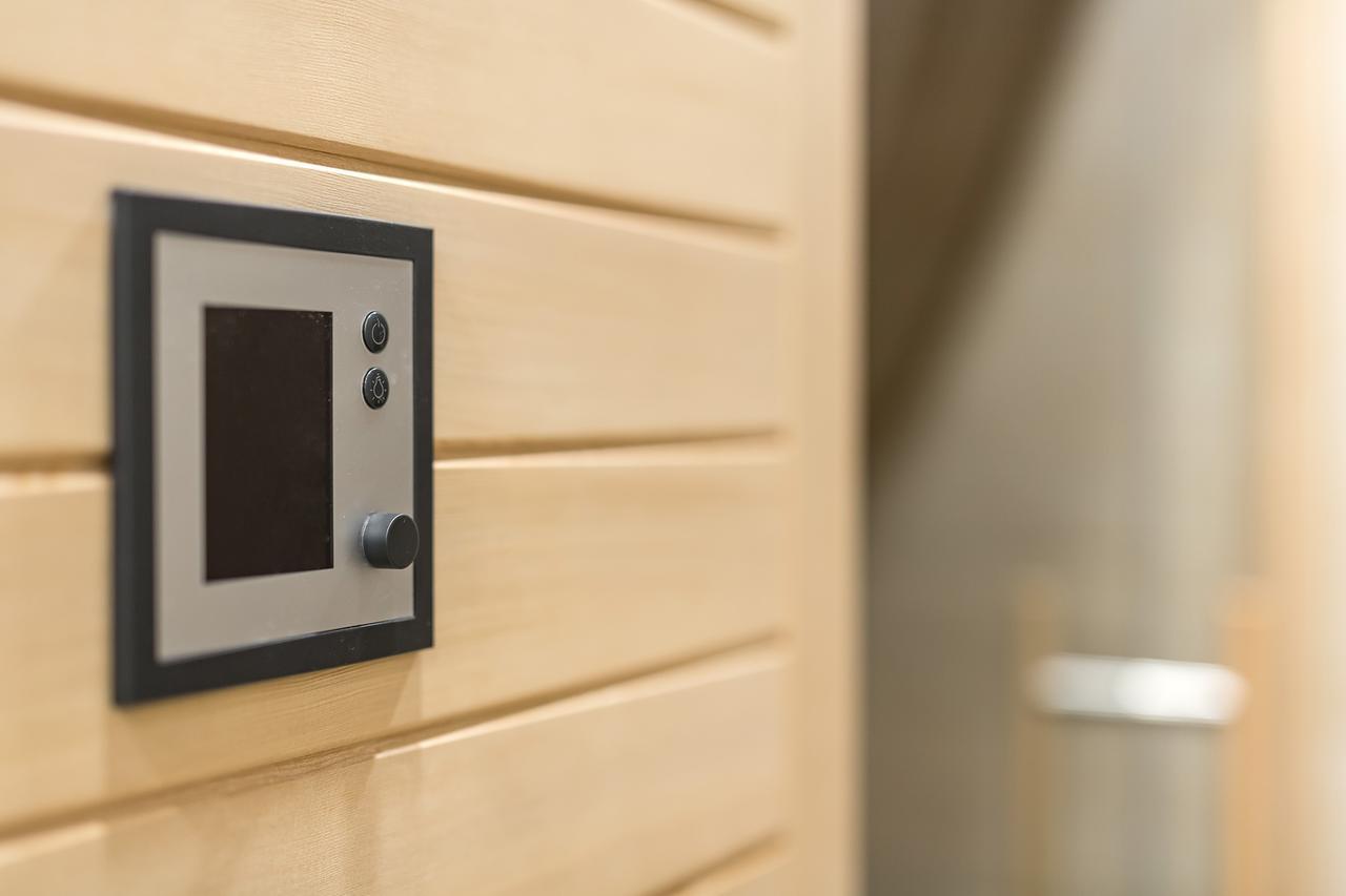 Merchants Crown Suites And Spa Praga Zewnętrze zdjęcie A modern door bell