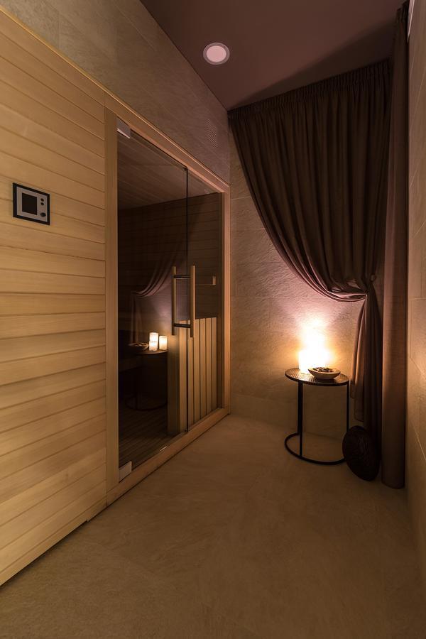 Merchants Crown Suites And Spa Praga Zewnętrze zdjęcie A modern Finnish sauna
