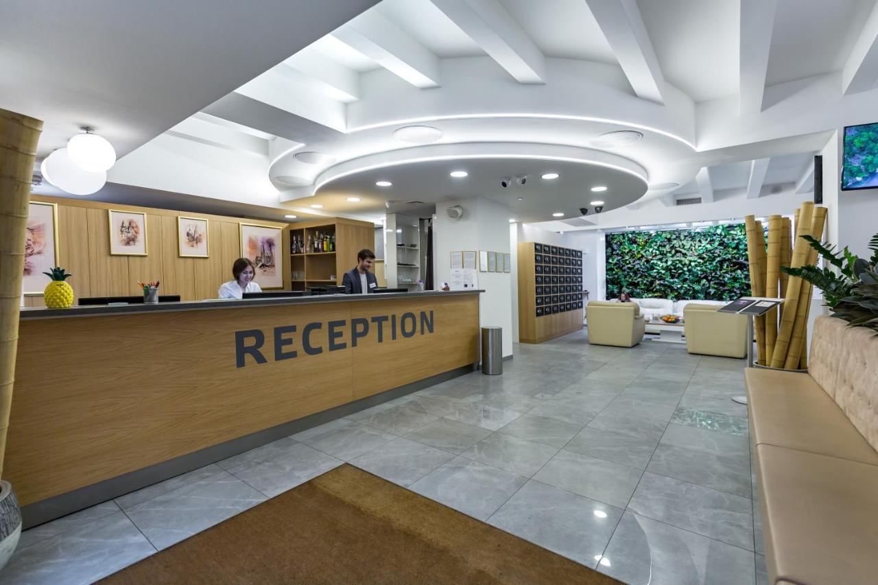 Merchants Crown Suites And Spa Praga Zewnętrze zdjęcie Reception