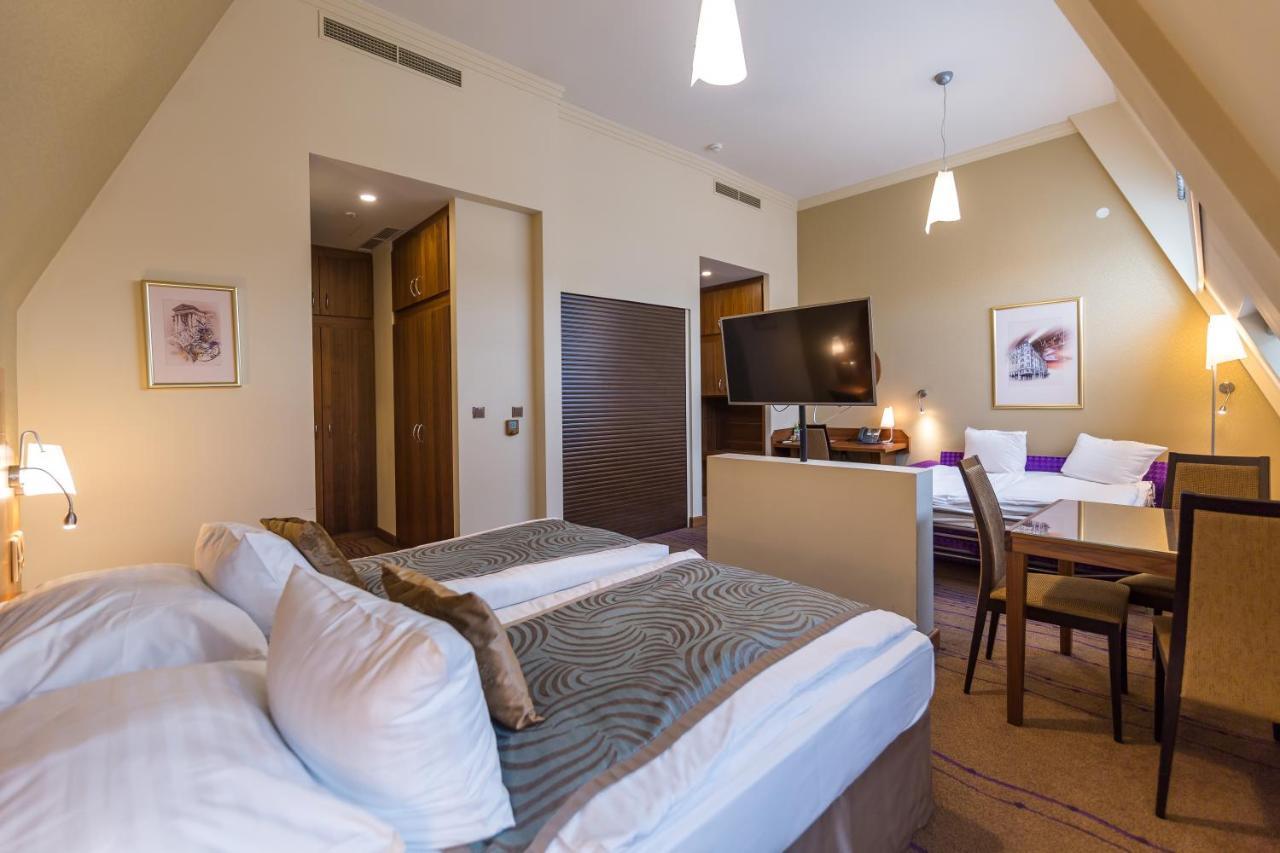 Merchants Crown Suites And Spa Praga Zewnętrze zdjęcie Suite